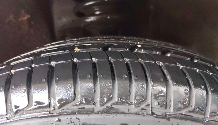 2017 Maruti IGNIS ZETA 1.2 AMT, Petrol, Automatic, 65,581 km, Right Front Tyre Tread