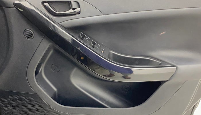 2023 Tata NEXON XZ PLUS PETROL SUNROOF DARK EDITION, Petrol, Manual, 19,571 km, Driver Side Door Panels Control