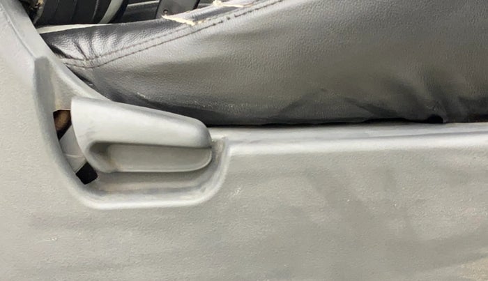 2012 Maruti Wagon R 1.0 LXI CNG, CNG, Manual, 1,08,685 km, Driver Side Adjustment Panel