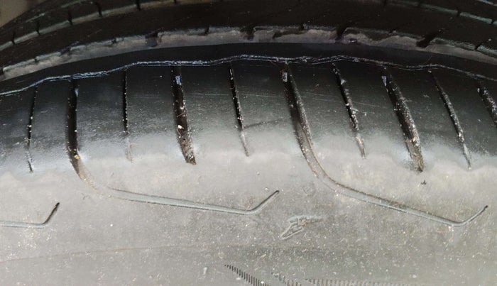 2017 Honda WR-V 1.5L I-DTEC VX MT, Diesel, Manual, 1,31,616 km, Right Front Tyre Tread