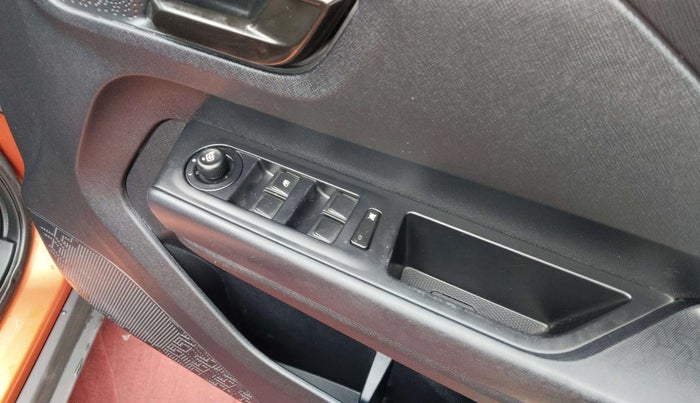 2022 Tata PUNCH ADVENTURE MT, Petrol, Manual, 16,292 km, Driver Side Door Panels Control