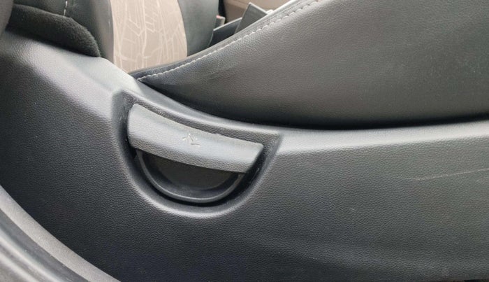 2019 Hyundai Grand i10 SPORTZ 1.2 KAPPA VTVT, Petrol, Manual, 83,941 km, Driver Side Adjustment Panel