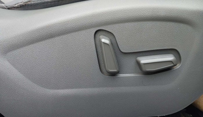 2024 Hyundai Creta SX (O) 1.5 DIESEL AT, Diesel, Automatic, 20,392 km, Driver Side Adjustment Panel