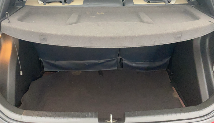 2017 Hyundai Elite i20 ASTA 1.2 (O), Petrol, Manual, 22,435 km, Boot Inside