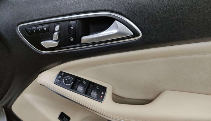 2019 Mercedes Benz GLA Class 200 D Sports, Diesel, Automatic, 45,186 km, Driver Side Door Panels Control