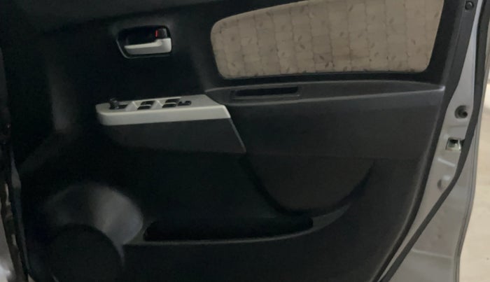 2014 Maruti Wagon R 1.0 VXI, Petrol, Manual, 37,567 km, Driver Side Door Panels Control