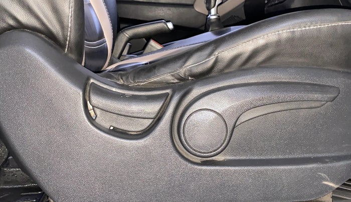 2016 Hyundai Creta S 1.6 PETROL, Petrol, Manual, 57,421 km, Driver Side Adjustment Panel