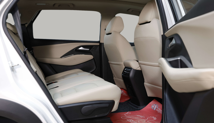2023 MG HECTOR SAVVY PRO 1.5 TURBO CVT PETROL, Petrol, Automatic, 9,745 km, Right Side Rear Door Cabin
