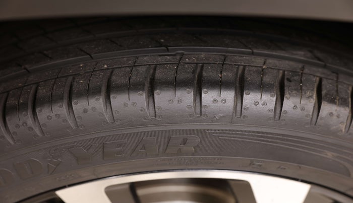 2023 MG HECTOR SAVVY PRO 1.5 TURBO CVT PETROL, Petrol, Automatic, 9,745 km, Left Front Tyre Tread