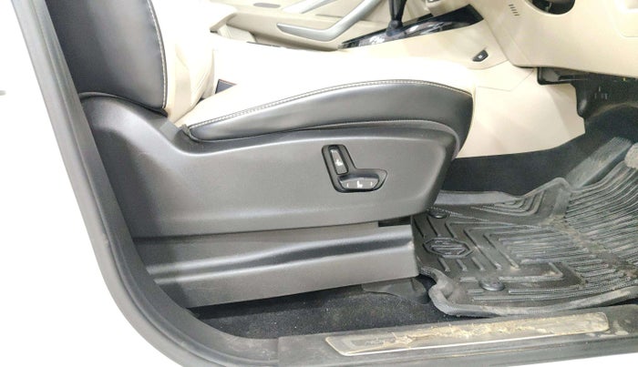 2022 MG HECTOR SHARP 1.5 CVT PETROL DUAL TONE, Petrol, Automatic, 30,158 km, Driver Side Adjustment Panel