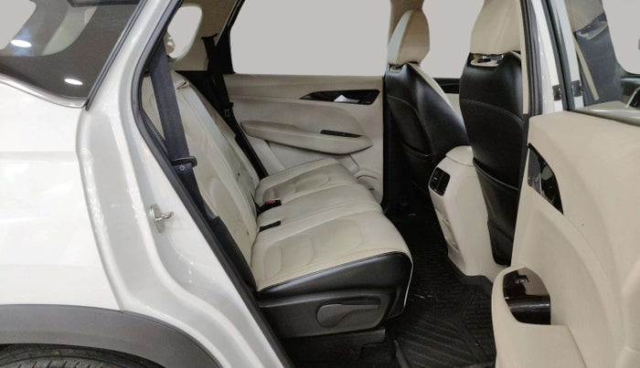 2022 MG HECTOR SHARP 1.5 CVT PETROL DUAL TONE, Petrol, Automatic, 30,158 km, Right Side Rear Door Cabin