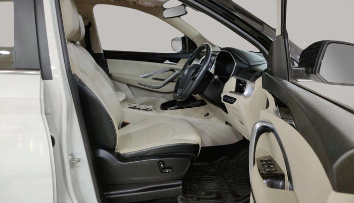 2022 MG HECTOR SHARP 1.5 CVT PETROL DUAL TONE, Petrol, Automatic, 30,158 km, Right Side Front Door Cabin