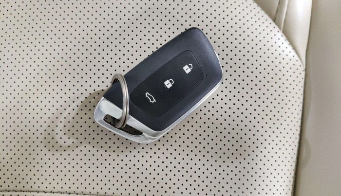 2022 MG HECTOR SHARP 1.5 CVT PETROL DUAL TONE, Petrol, Automatic, 30,158 km, Key Close Up