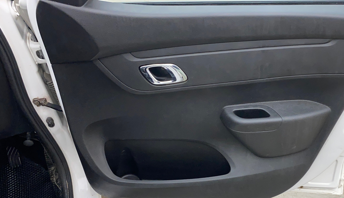 2019 Renault Kwid RXT 1.0 AMT (O), Petrol, Automatic, 25,299 km, Driver Side Door Panels Control