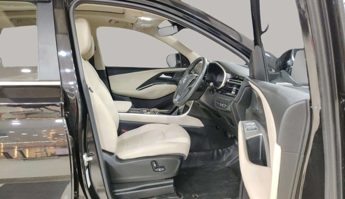 2023 MG HECTOR SAVVY PRO 1.5 TURBO CVT PETROL, Petrol, Automatic, 13,792 km, Right Side Front Door Cabin