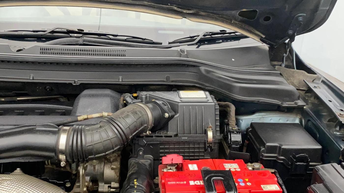 2019 Mahindra XUV300 W8 1.5 DIESEL, Diesel, Manual, 84,136 km, Engine View - Left