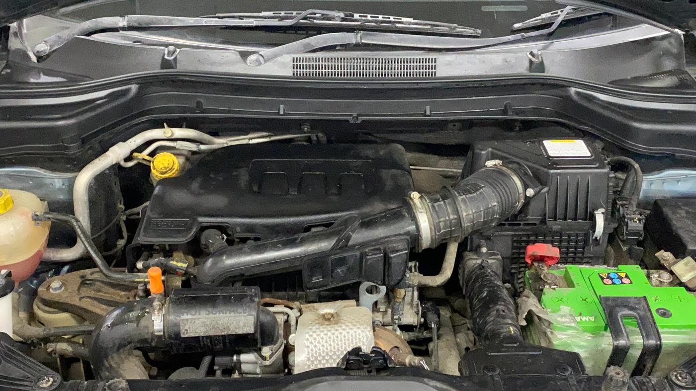 2022 Mahindra XUV300 W6 1.2 PETROL, Petrol, Manual, 39,615 km, Engine View