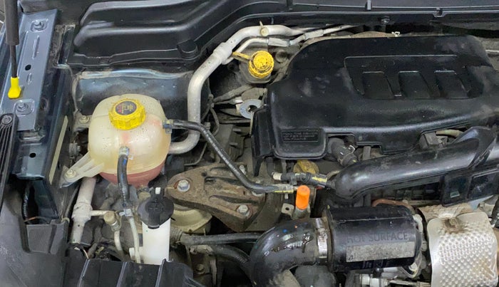2022 Mahindra XUV300 W6 1.2 PETROL, Petrol, Manual, 39,602 km, Engine View - Right