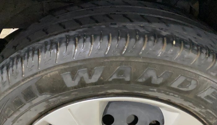 2022 Mahindra XUV300 W6 1.2 PETROL, Petrol, Manual, 39,602 km, Right Rear Tyre Tread