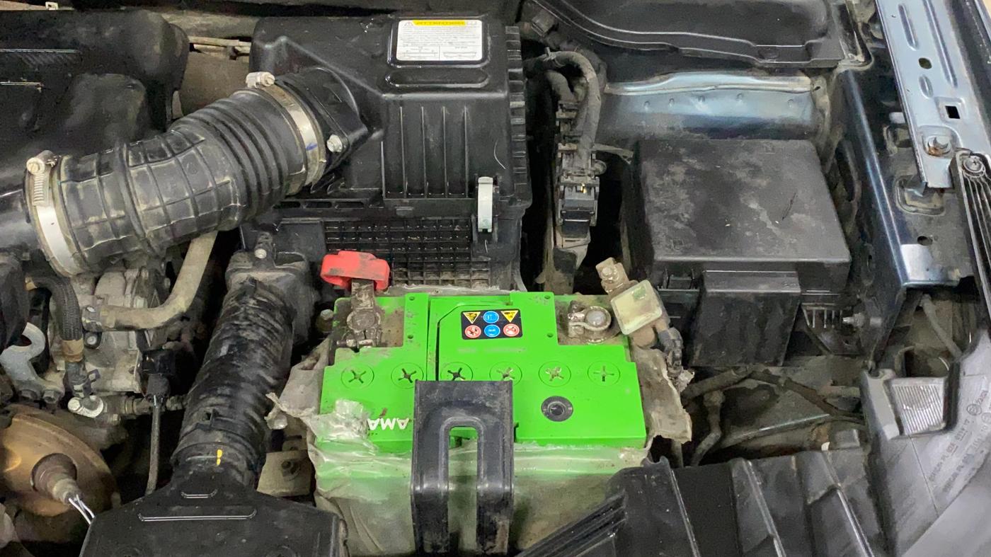 2022 Mahindra XUV300 W6 1.2 PETROL, Petrol, Manual, 39,615 km, Engine View - Left