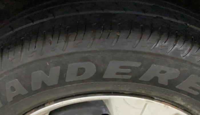 2022 Mahindra XUV300 W6 1.2 PETROL, Petrol, Manual, 39,602 km, Left Front Tyre Tread