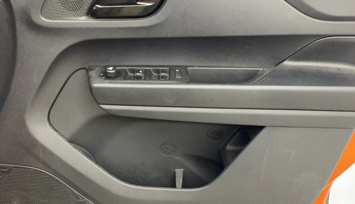 2022 Tata PUNCH ADVENTURE MT, Petrol, Manual, 18,988 km, Driver Side Door Panels Control