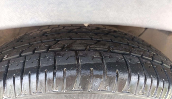 2017 Hyundai Creta E PLUS 1.6 PETROL, Petrol, Manual, 1,08,968 km, Right Front Tyre Tread