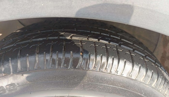 2017 Hyundai Creta E PLUS 1.6 PETROL, Petrol, Manual, 1,08,968 km, Left Rear Tyre Tread