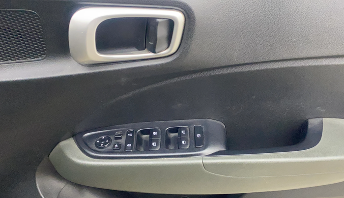 2019 Hyundai VENUE SX PLUS 1.0 TURBO DCT, Petrol, Automatic, 53,417 km, Driver Side Door Panels Control