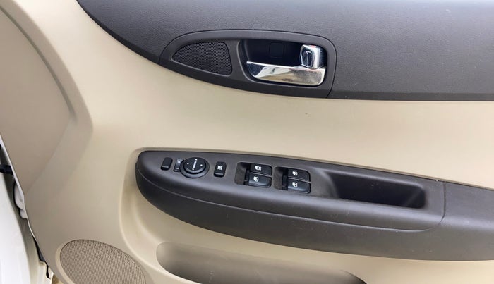 2013 Hyundai i20 SPORTZ 1.2, Petrol, Manual, 46,733 km, Driver Side Door Panels Control