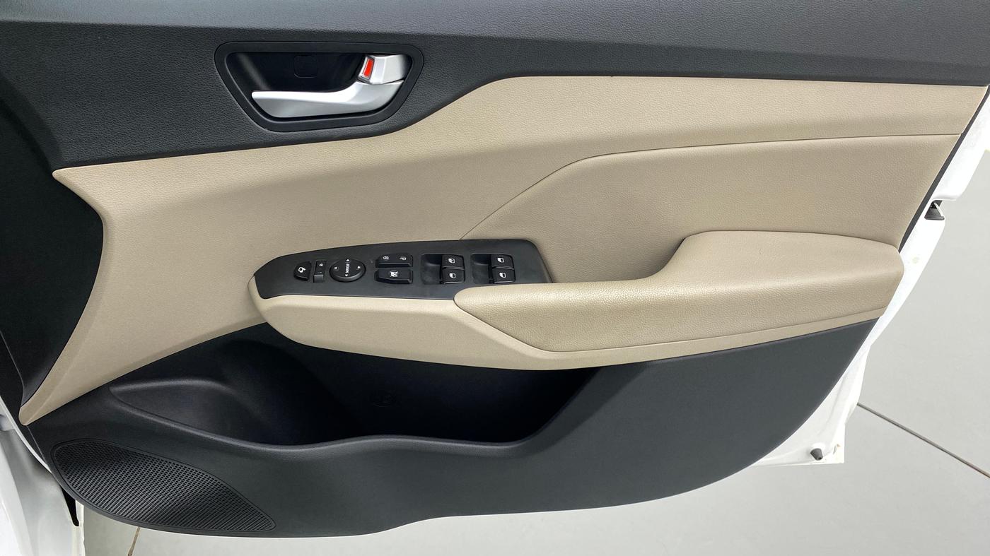 2019 Hyundai Verna 1.6 SX VTVT (O), Petrol, Manual, 30,979 km, Driver Side Door Panels Control