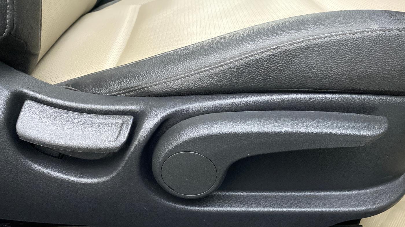 2019 Hyundai Verna 1.6 SX VTVT (O), Petrol, Manual, 30,979 km, Driver Side Adjustment Panel