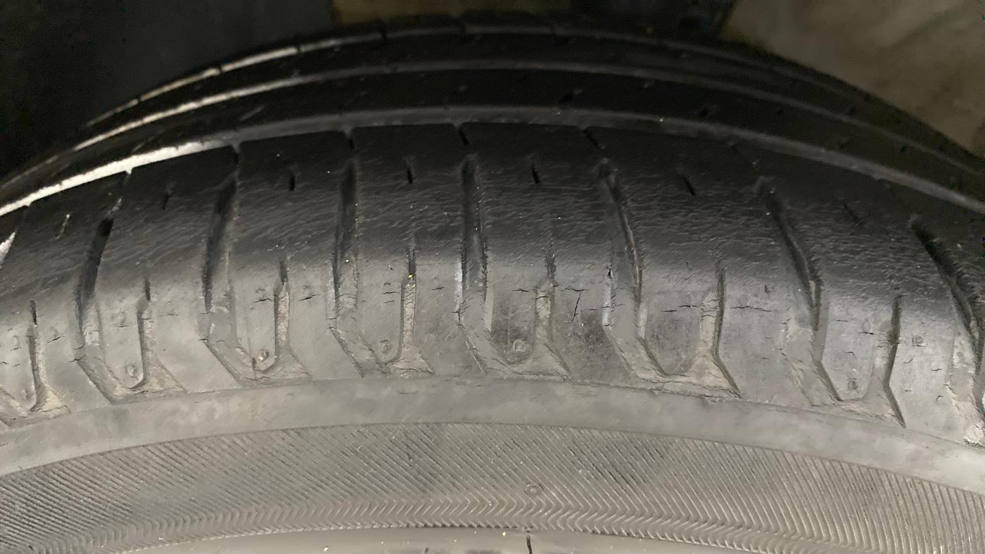 2019 Hyundai Verna 1.6 SX VTVT (O), Petrol, Manual, 30,979 km, Left Front Tyre Tread
