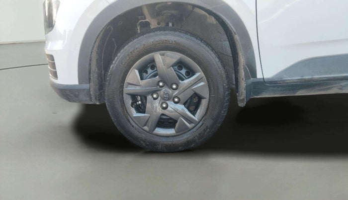 2025 Hyundai VENUE E Plus 1.2 Petrol, Petrol, Manual, 1,090 km, Left Front Wheel