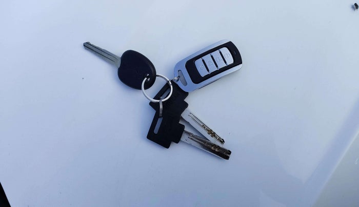 2025 Hyundai VENUE E Plus 1.2 Petrol, Petrol, Manual, 1,090 km, Key Close Up