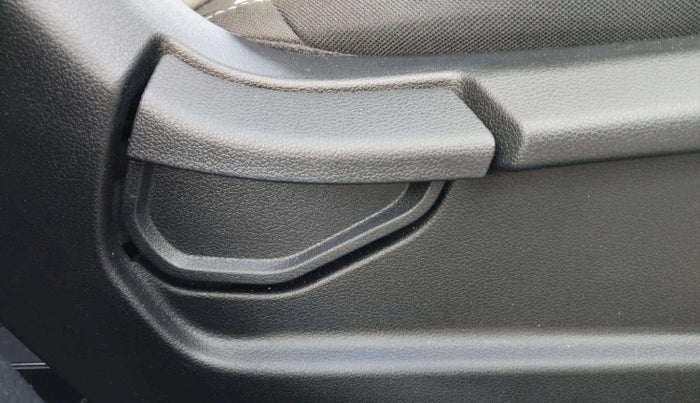 2025 Hyundai VENUE E Plus 1.2 Petrol, Petrol, Manual, 1,090 km, Driver Side Adjustment Panel