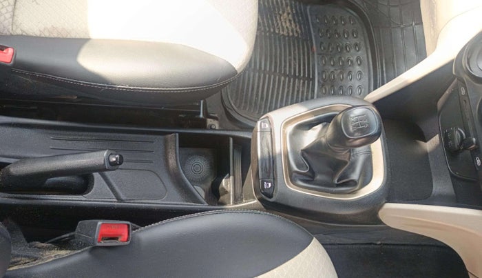 2019 Hyundai NEW SANTRO ERA, Petrol, Manual, 79,042 km, Gear Lever