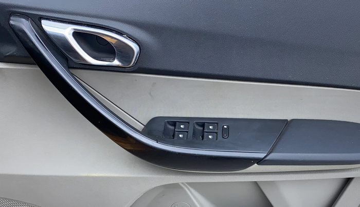 2016 Tata Tiago XZ PETROL, Petrol, Manual, 39,591 km, Driver Side Door Panels Control