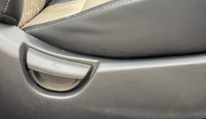 2018 Hyundai Grand i10 SPORTZ 1.2 KAPPA VTVT, Petrol, Manual, 1,02,176 km, Driver Side Adjustment Panel