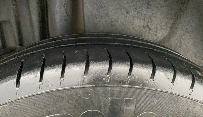 2015 Maruti Swift Dzire VXI, Petrol, Manual, 12,345 km, Right Rear Tyre Tread