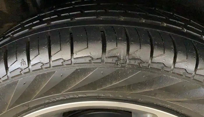 2019 Hyundai Verna 1.6 VTVT SX, Petrol, Manual, 50 km, Right Rear Tyre Tread