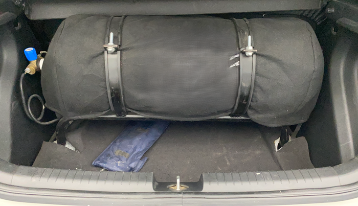 2016 Hyundai Elite i20 MAGNA 1.2, CNG, Manual, 87,283 km, Boot Inside