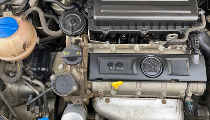 2015 Skoda Rapid AMBITION 1.6 MPI MT, Petrol, Manual, 90,252 km, Engine View - Right