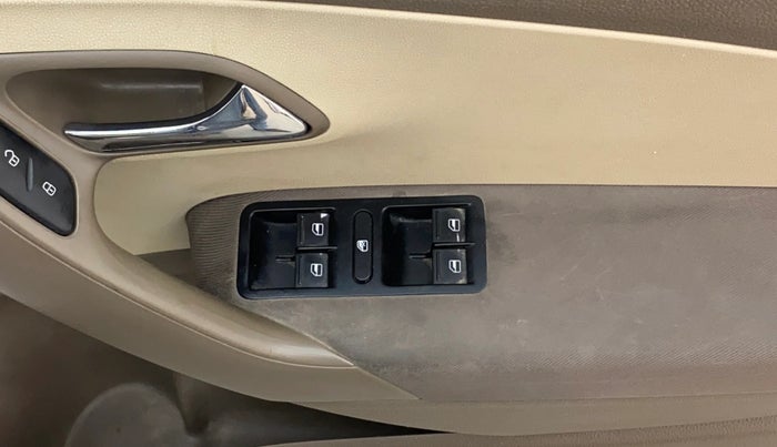 2015 Skoda Rapid AMBITION 1.6 MPI MT, Petrol, Manual, 90,252 km, Driver Side Door Panels Control