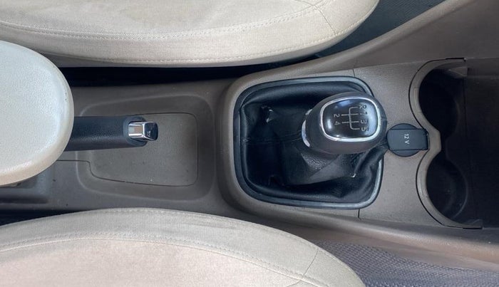 2015 Skoda Rapid AMBITION 1.6 MPI MT, Petrol, Manual, 90,252 km, Gear Lever