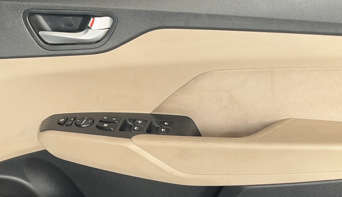 2019 Hyundai Verna 1.6 VTVT SX, Petrol, Manual, 76,303 km, Driver Side Door Panels Control