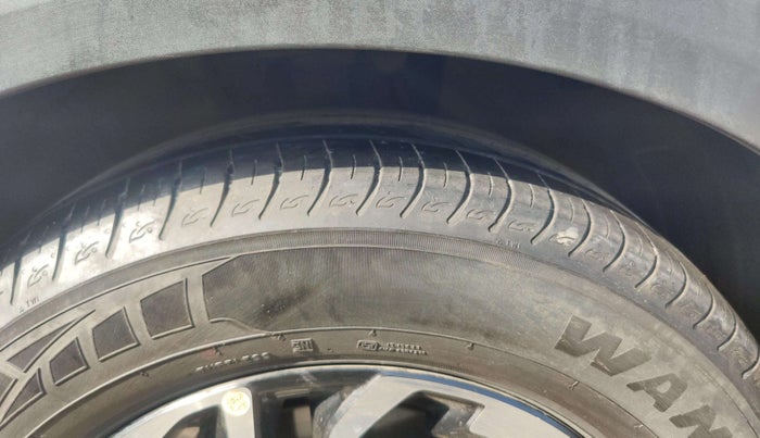 2023 KIA CARENS  LUXURY (O)1.5 TURBO DCT 7 STR, Petrol, Automatic, 24,021 km, Left Front Tyre Tread