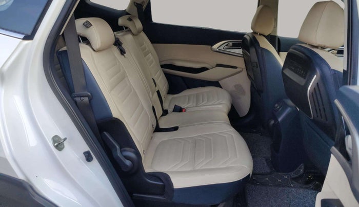 2023 KIA CARENS  LUXURY (O)1.5 TURBO DCT 7 STR, Petrol, Automatic, 24,021 km, Right Side Rear Door Cabin