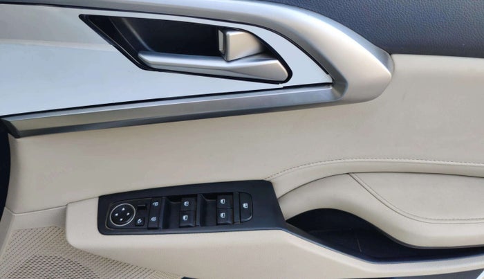 2023 KIA CARENS  LUXURY (O)1.5 TURBO DCT 7 STR, Petrol, Automatic, 24,021 km, Driver Side Door Panels Control