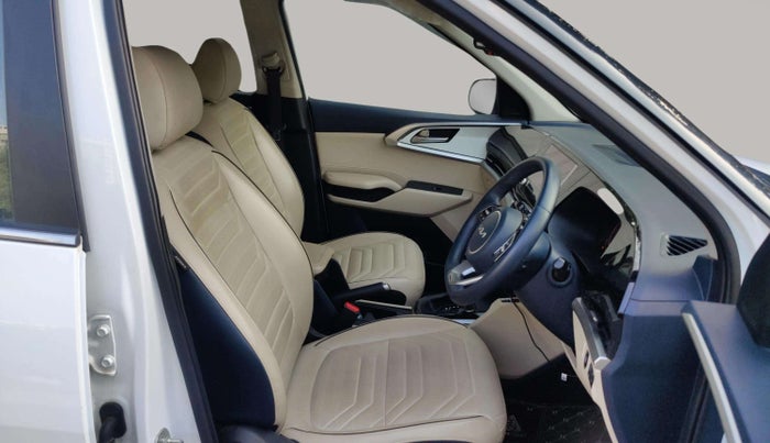 2023 KIA CARENS  LUXURY (O)1.5 TURBO DCT 7 STR, Petrol, Automatic, 24,021 km, Right Side Front Door Cabin